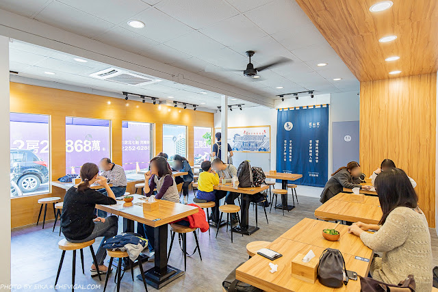 花山家宣飲麵鋪最新分店開幕囉!大啖文青乾拌麵、暖暖雙雙麵,還有麻辣手工水餃好夠味!