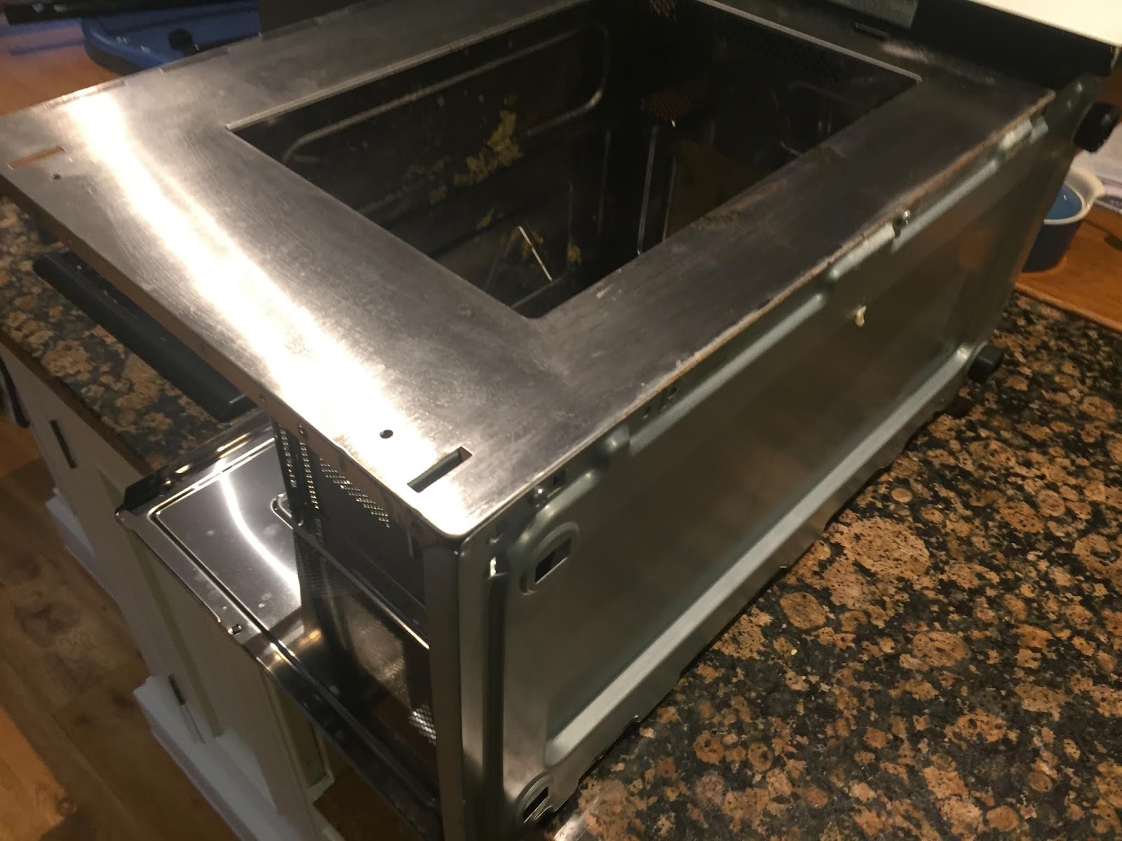 Repairing a Bosch microwave oven with a rusty door