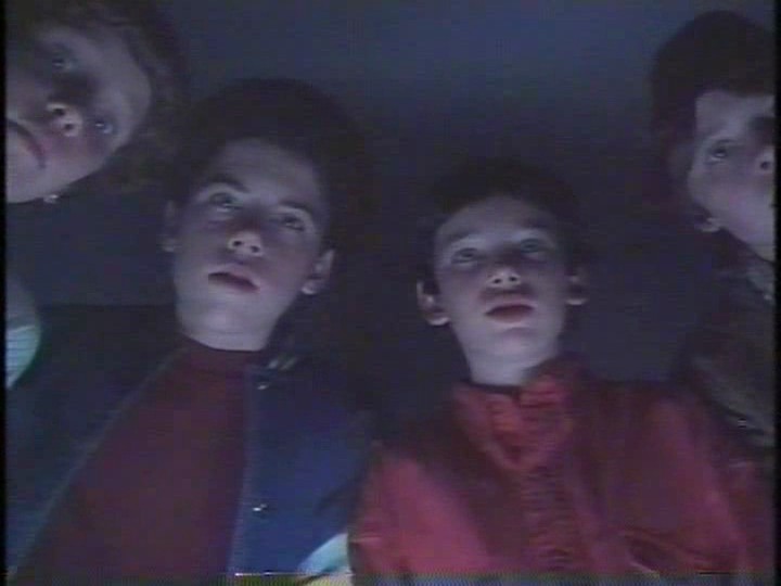 COLECIONADORES DE AVENTURAS (DUBLADO/VHS-RIP) – 1994 Vlcsnap-2020-12-10-17h45m05s507