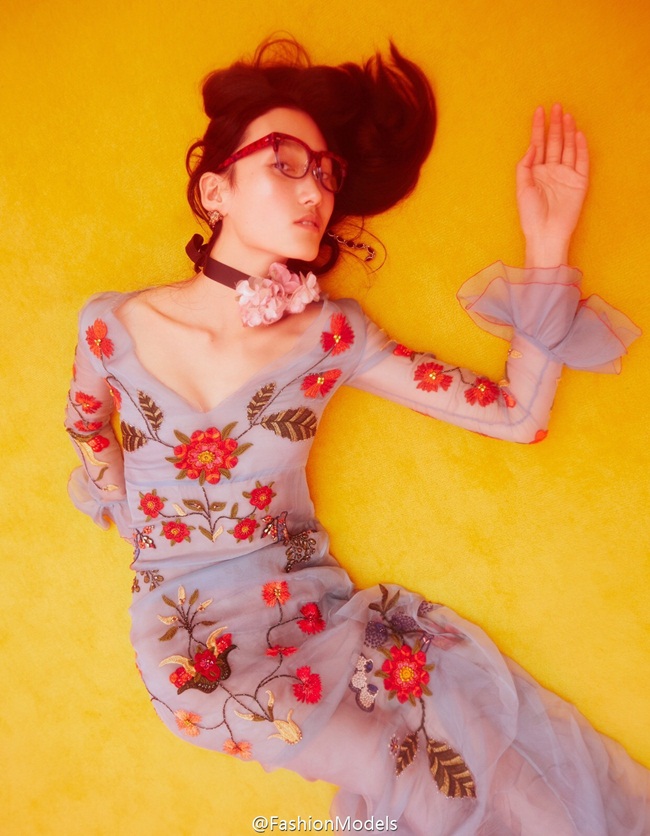 伊周 Femina China November 2015, Lina 張麗娜 Gucci 2016 Cruise Blue Embroidered Tulle Dress Editorials