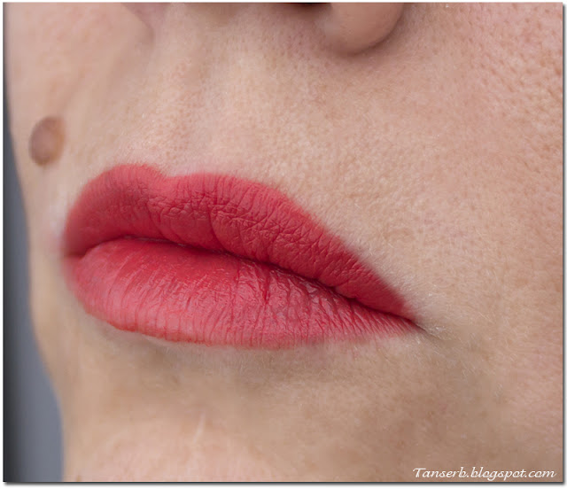 Помада Bourjois Rouge edition 12 heures № 29 “Cerise Sur Le Lipstick”