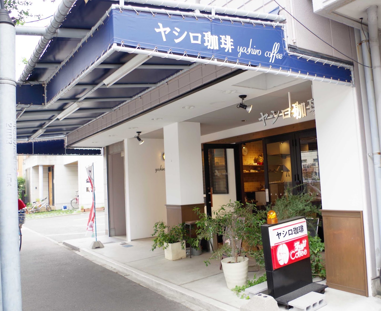 納品紹介71 名古屋市北区 ヤシロ珈琲 開店後編 Case Study Shop Nagoya Blog ミッドセンチュリー期の家具専門