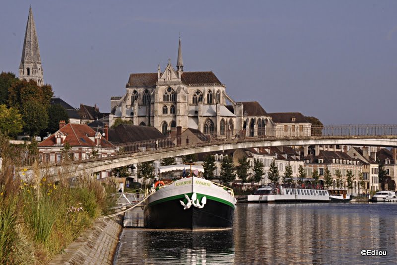 Auxerre au ras des bateaux