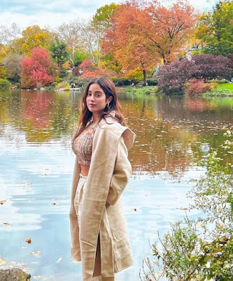 Janhvi Kapoor shared season’s greetings from NYC with these snaps
