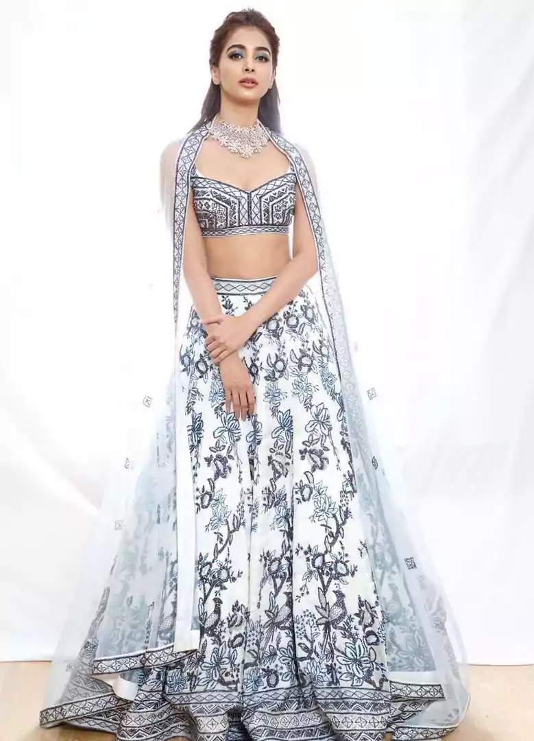 pooja-hegde-gorgeous-lehenga-at-lakme-fashion-week pooja-hegde-gorgeous-lehenga-at-lakme-fashion-week