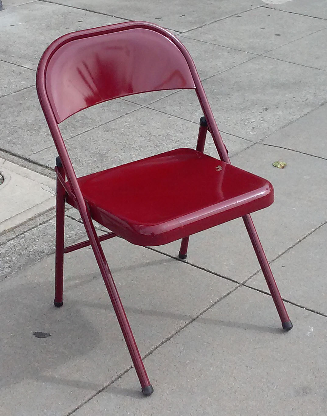 UHURU FURNITURE & COLLECTIBLES SOLD **BARGAIN BUY** 13558 Red Vintage