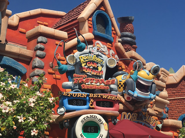 Roger Rabbit Car Toon Spin Fastpass Distribution Sign Disneyland