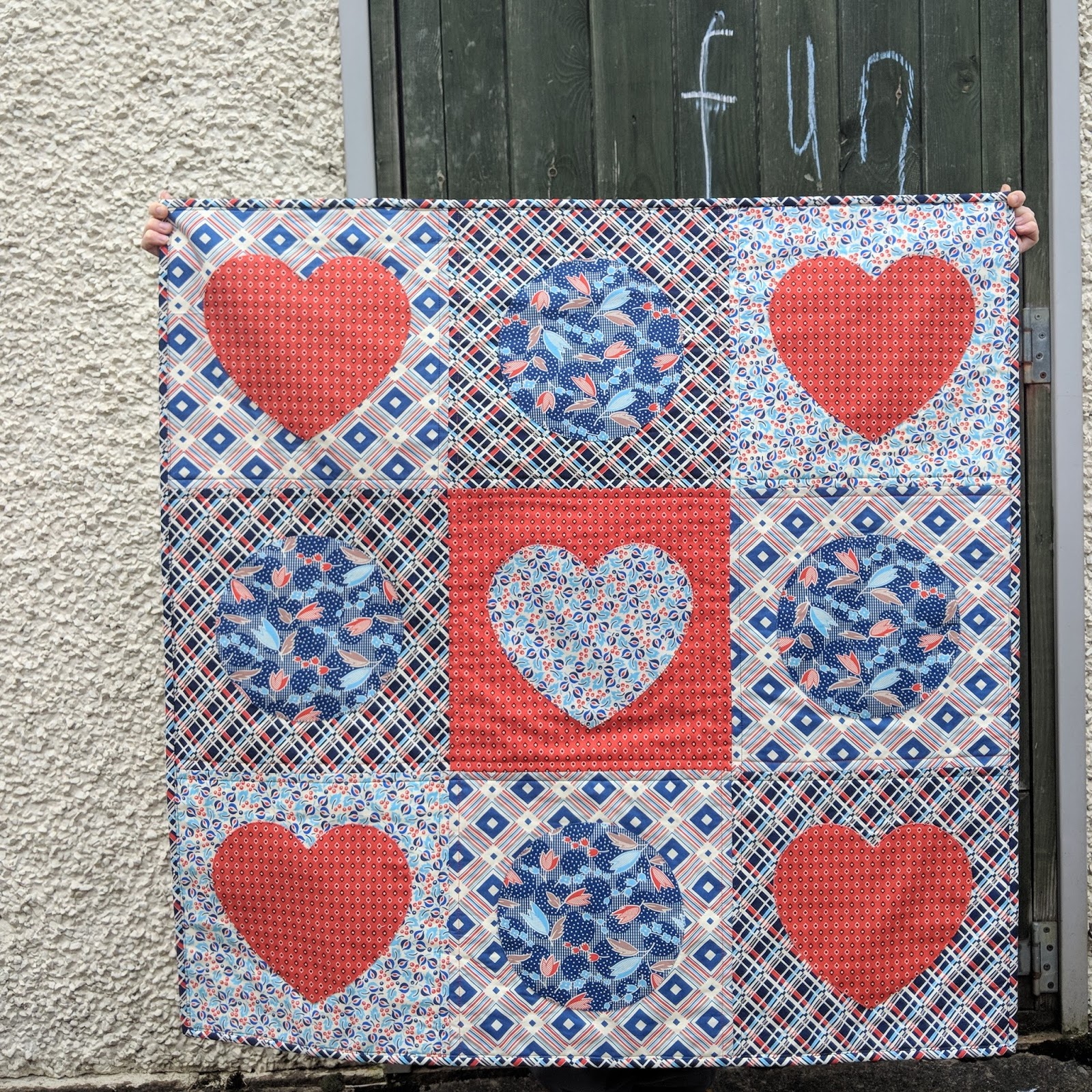 hearts and hugs quilt / CHARM ABOUT YOU