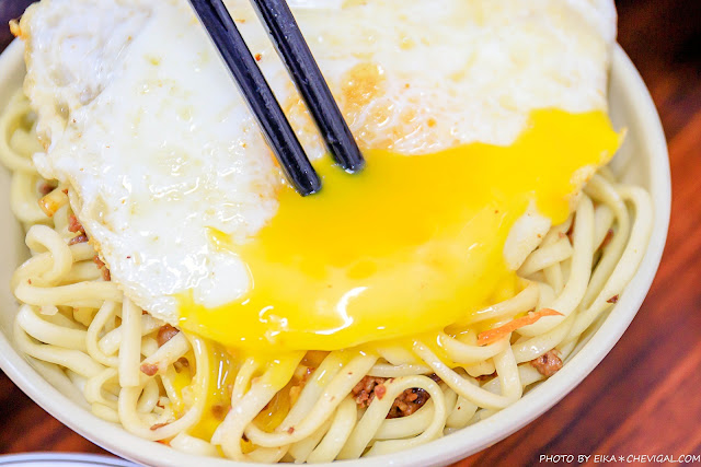 王爺魚翅肉羹,美味魚翅肉羹、炒麵、米糕、爌肉飯與大腸豬血湯,通通只要銅板價!