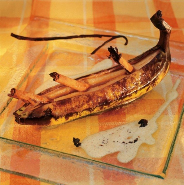 Dessert: Banane rôtie sous la peau
