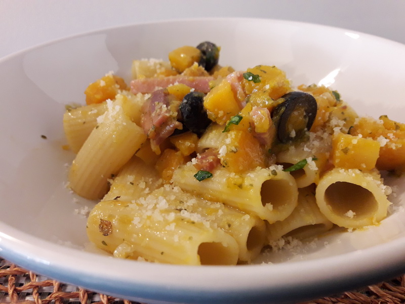 Rigatoni con zucca speck e olive Ricetta ed ingredienti dei