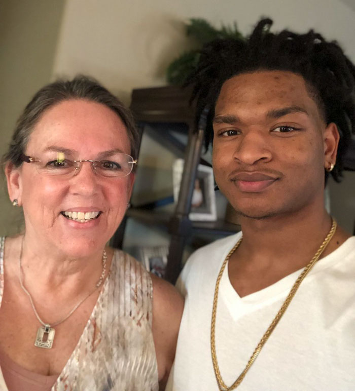 Grandma Accidentally Invited A Stranger Teen To Thanksgiving Three Years Ago, And They've Kept Spending Thanksgiving Together Ever Since Grandma Accidentally Invited A Stranger Teen To Thanksgiving Three Years Ago, And They've Kept Spending Thanksgiving Together Ever Since