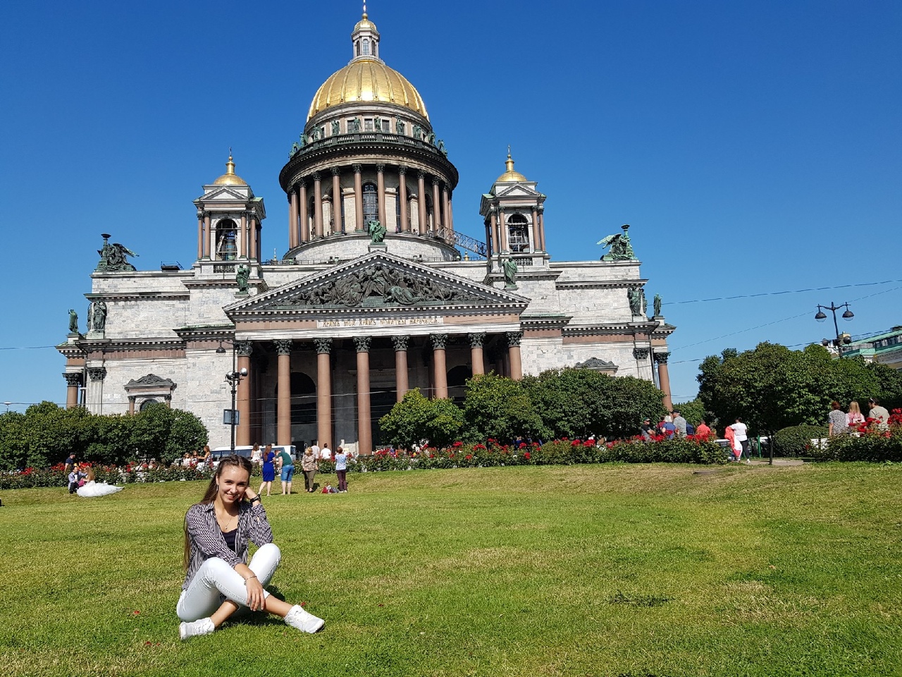 На фоне исаакиевского собора На фоне исаакиевского собора