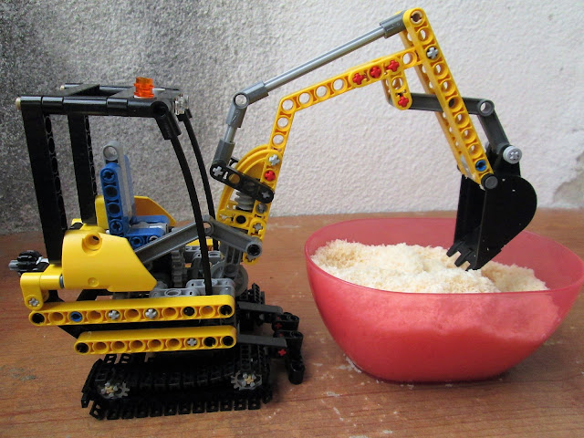 LEGOlinária - culinária com LEGO - LEGO ajuda a fazer um bolo