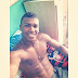 Torcida viraliza foto de Walace com objeto do Flamengo e legenda sorridente