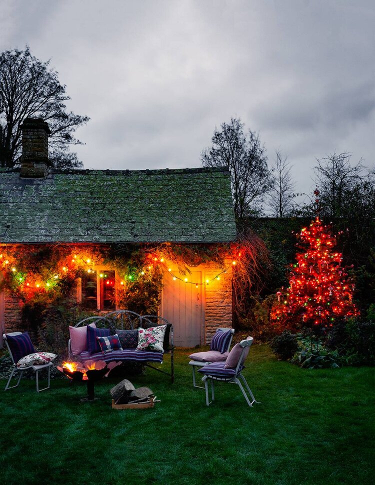 A Cozy English Cottage Decorated For Christmas