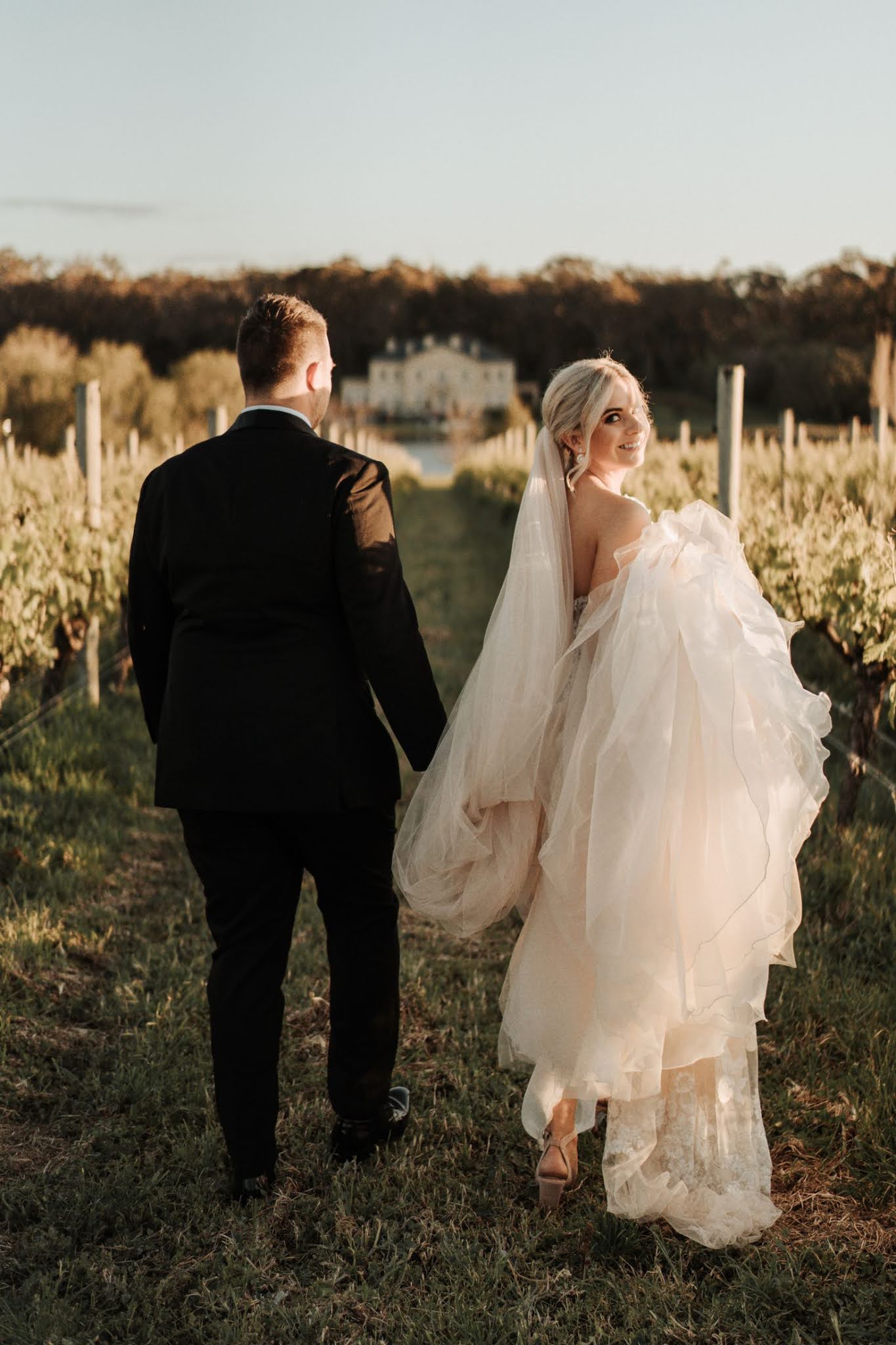 shannon stent photography stunning fraser gallop estate bridal gowns venue floral design