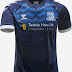 Hummel apresenta as novas camisas do Southend United