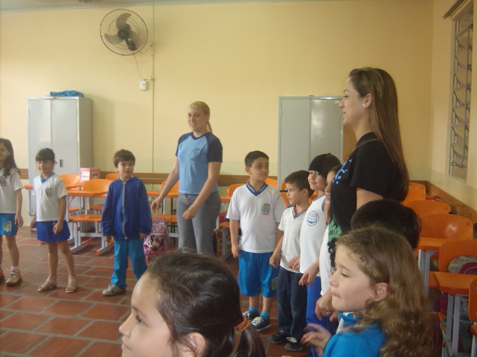 Escola Municipal "Luiz Vaz de Camões": É hora de brincar