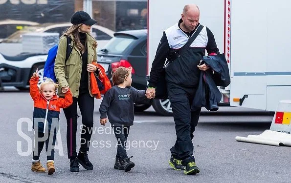 Princess Sofia of Sweden came to Mantorp Park together with her children Prince Alexander and Prince Gabriel to support Prince Carl Philip