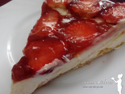 Tarta de fresas con nata y crema de queso