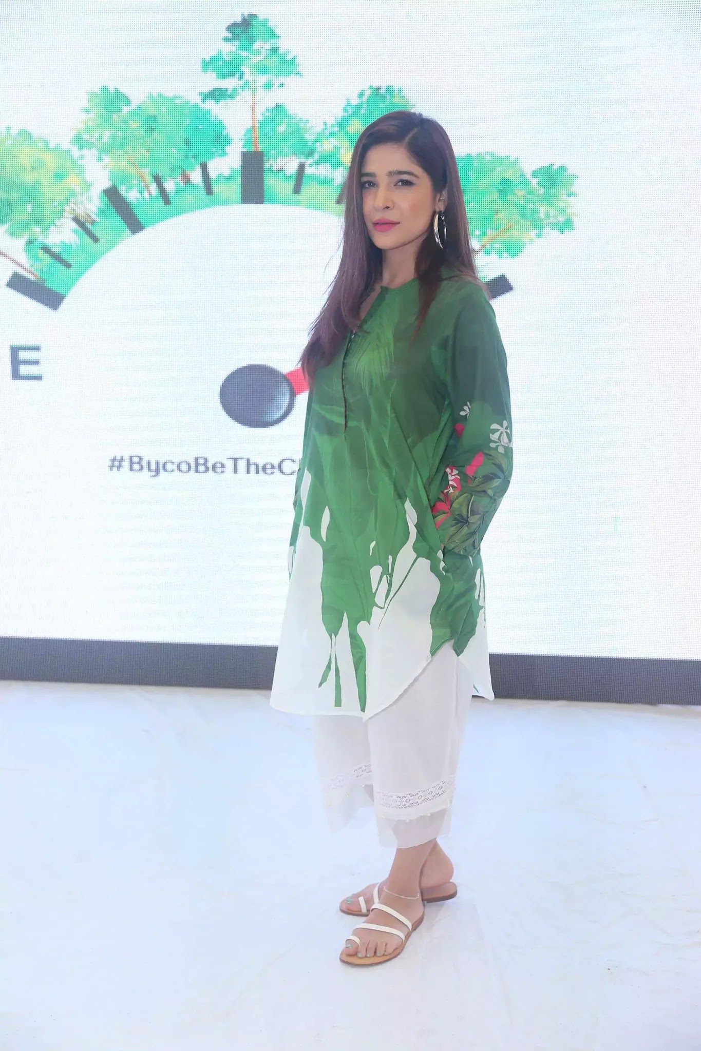 Ayesha Omar wishes 75th Independence Day to Pakistan