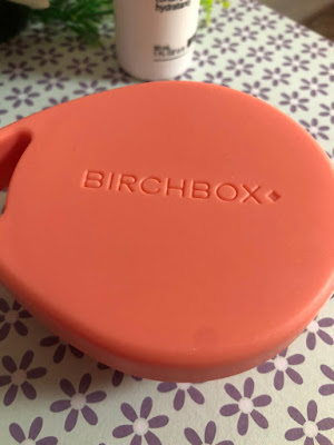 BIRCHBOX ACCESSORIES.- Masajeador capilar