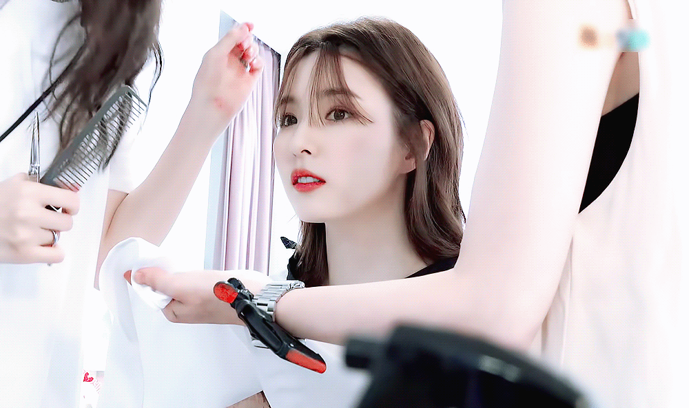 [연예] [움짤]         바닐라코 광고찍는 신세경 미모 ㄷㄷ. -  와이드섬