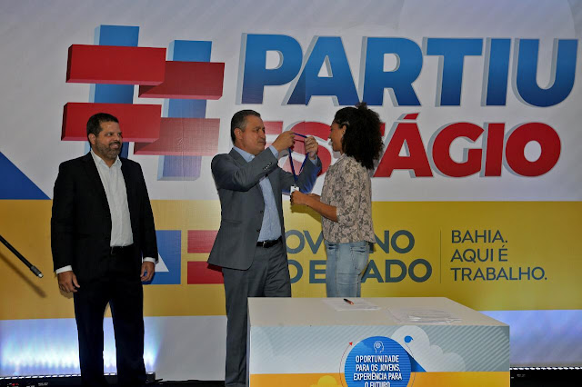 Mais de mil estudantes do 'Partiu Estágio' assinam contrato para atuarem em órgãos públicos