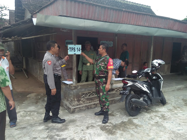 Pemilu Tinggal Hitungan Jam, Babinsa Plumbungan Fokus Amankan Distribusi Logistik