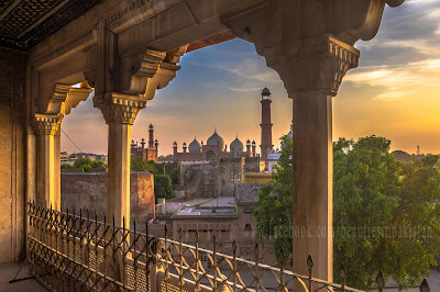 lahore fort | beautiful places in pakistan