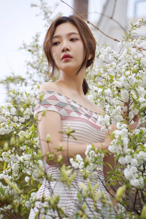 Red Velvet's Joy & Yeri Look Feminine In New Photoshoot | Daily K Pop News