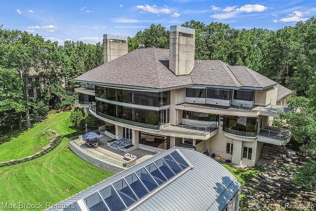 14,000 Square Foot Lakefront ContemporaryStyle Mansion In Bloomfield