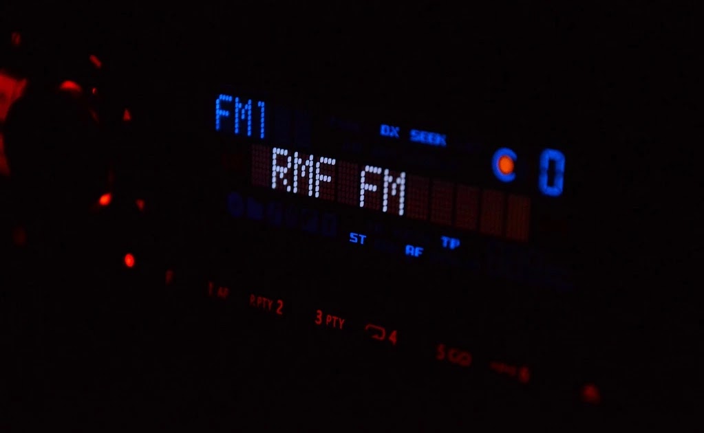 6 Best FM Radio Apps Without List)