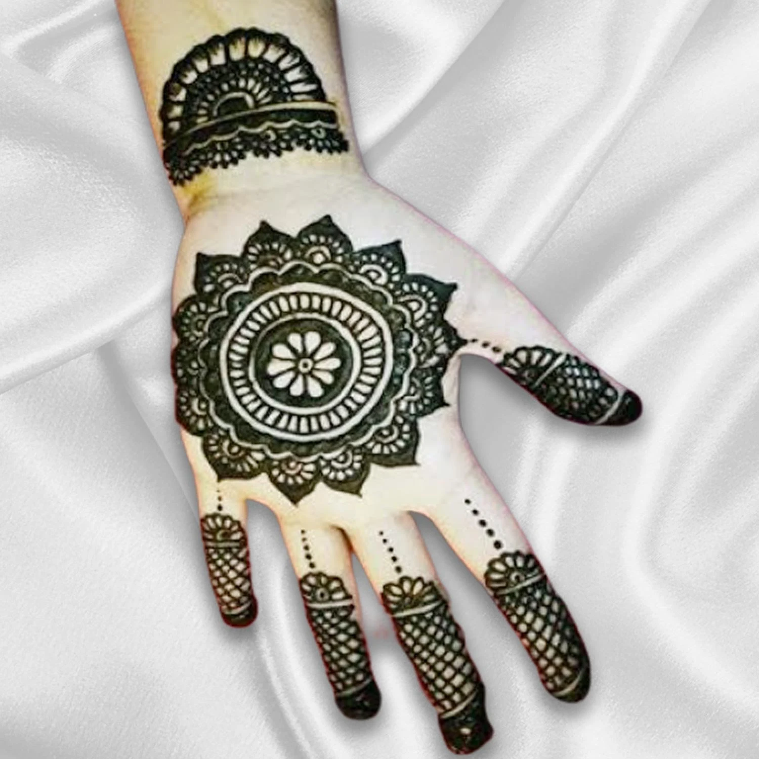 Tikki Mehndi Designs – Beautiful Simple Mehndi Designs # 04