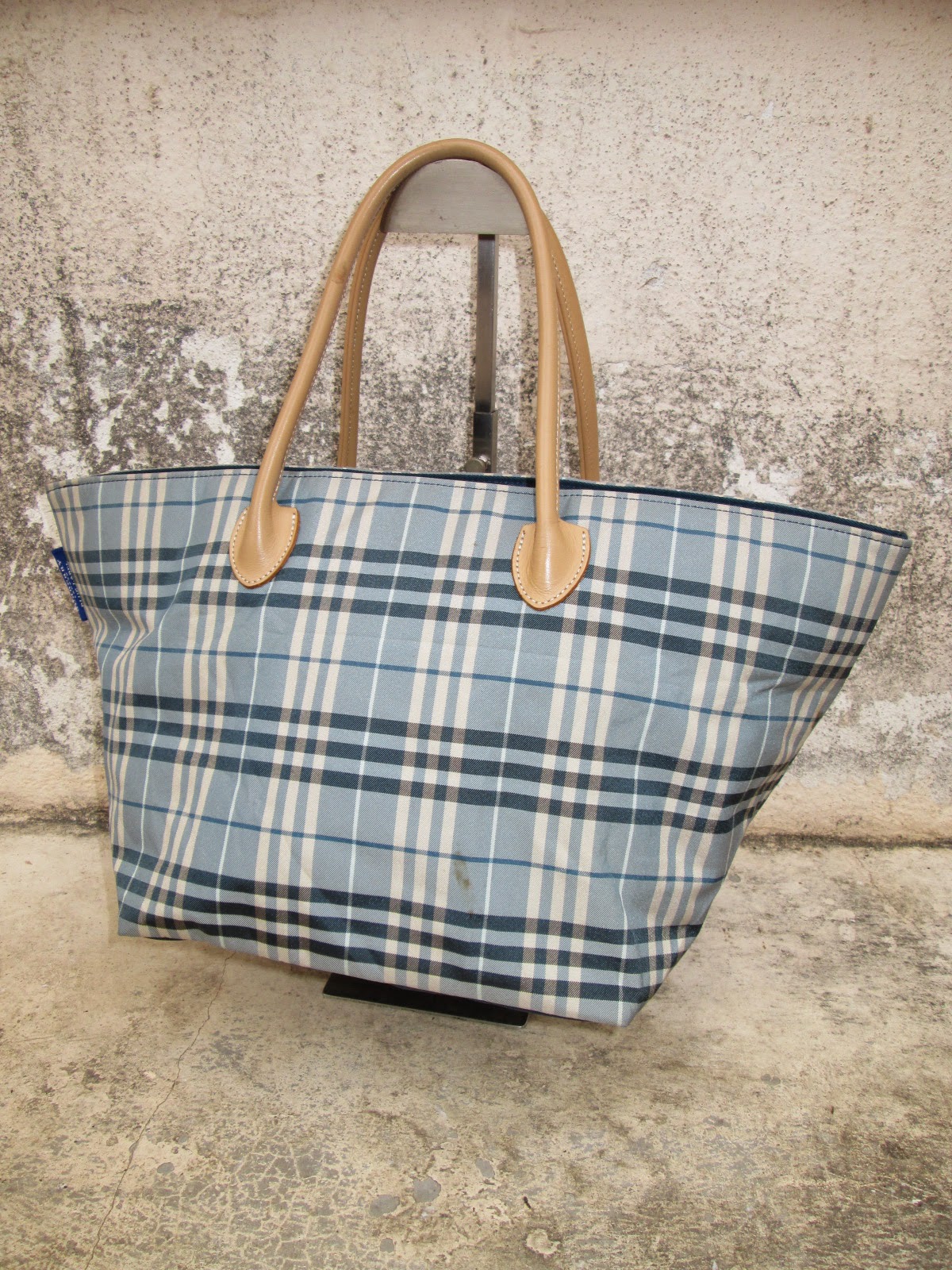 d0rayakEEbaG: Authentic Burberry BLUE LABEL Handbag(SOLD)
