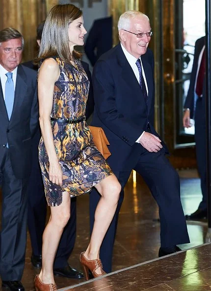 Queen Letizia Hugo Boss print dress, Adolfo Dominguez bags and shoes pumps, sandals, Queen Letizia fashions, style