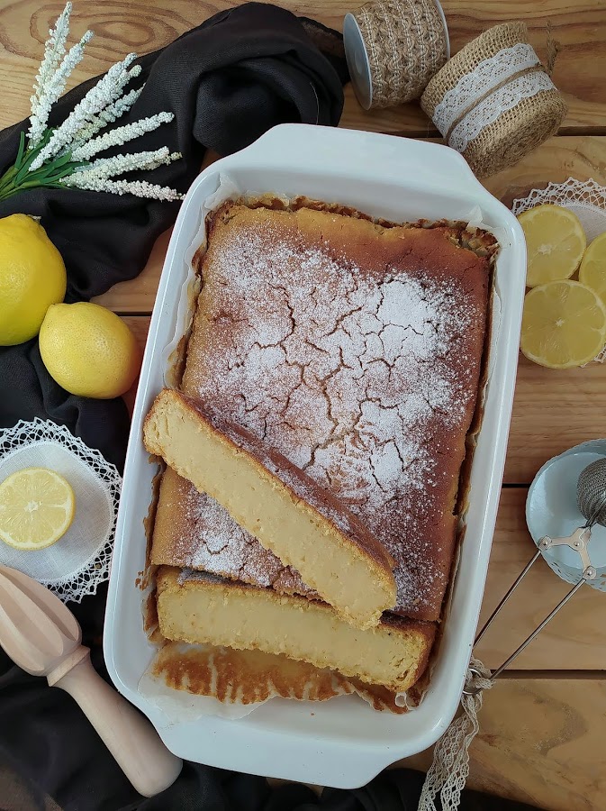 Tarta cremosa de limón. Cake jugoso, bizcocho, postre, pudin flan, lemon pie. Recetas fáciles, sencillas, de fiesta, con horno Cuca