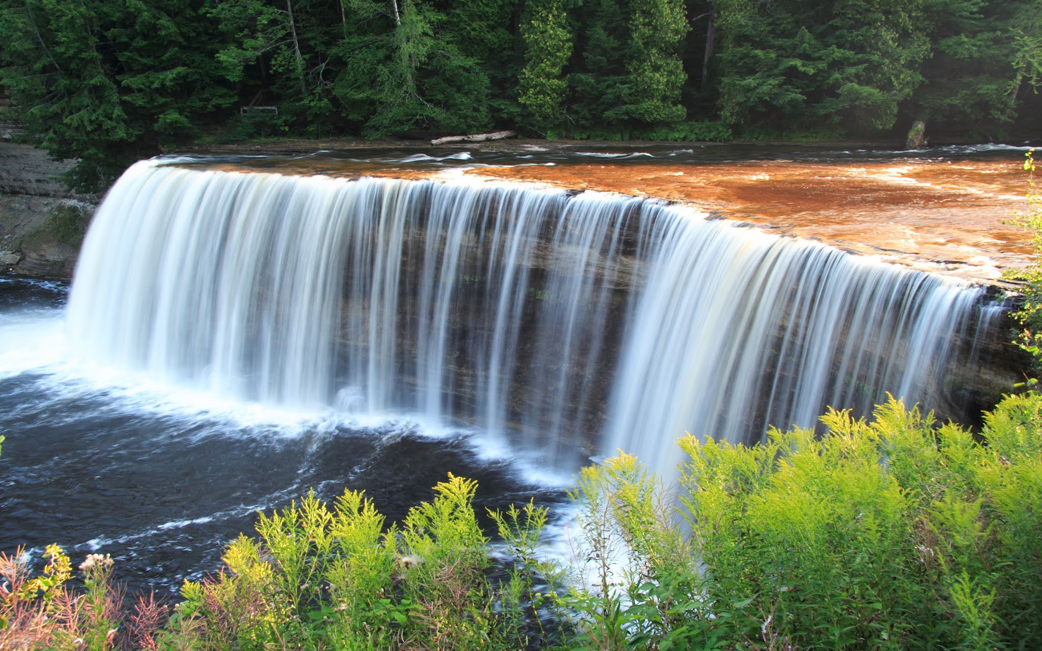 Tahquamenon Waterfall in Michigan US Nature Wallpaper