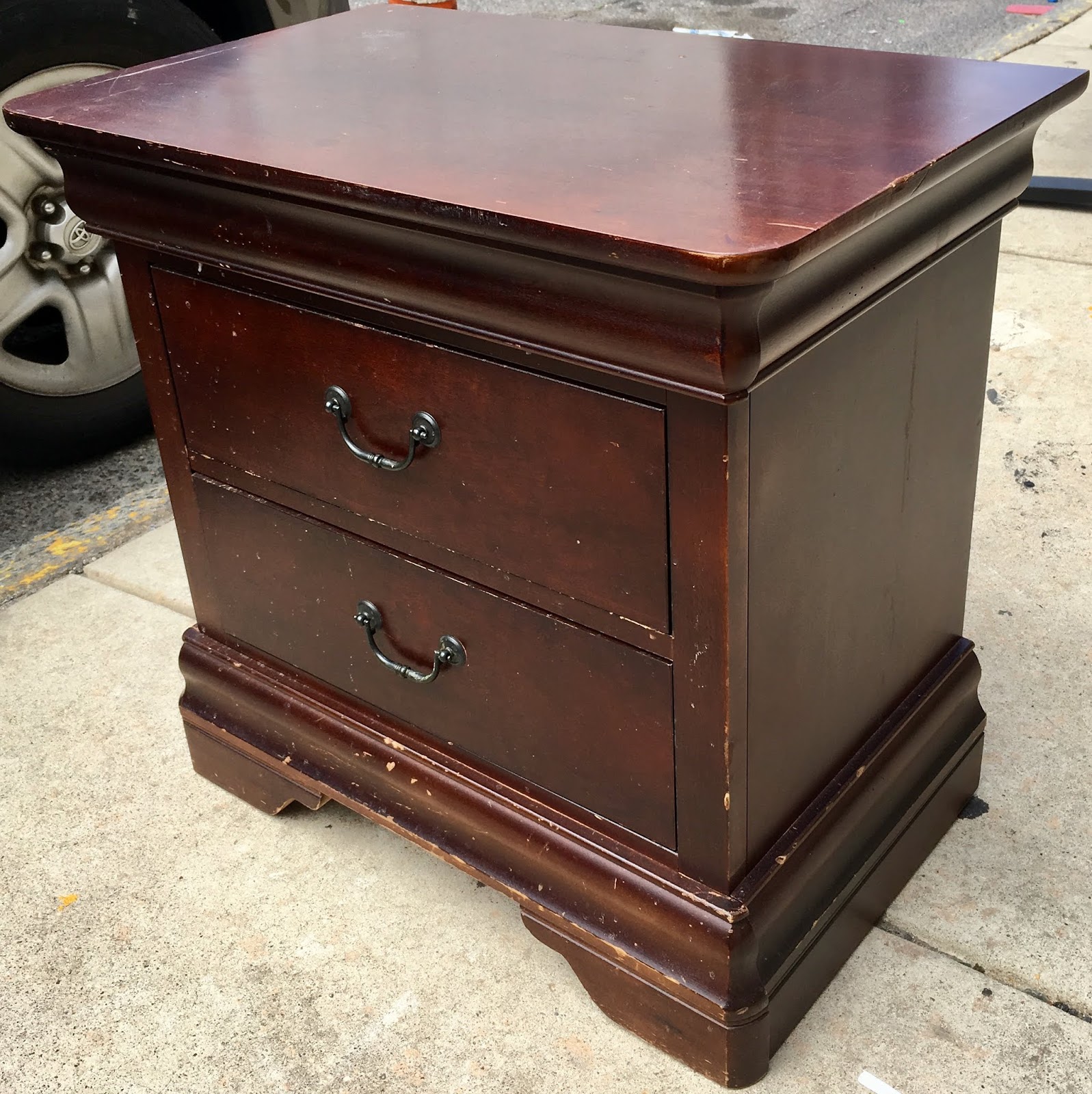 Uhuru Furniture & Collectibles Pair of Mahogany 2 Drawer Nightstands