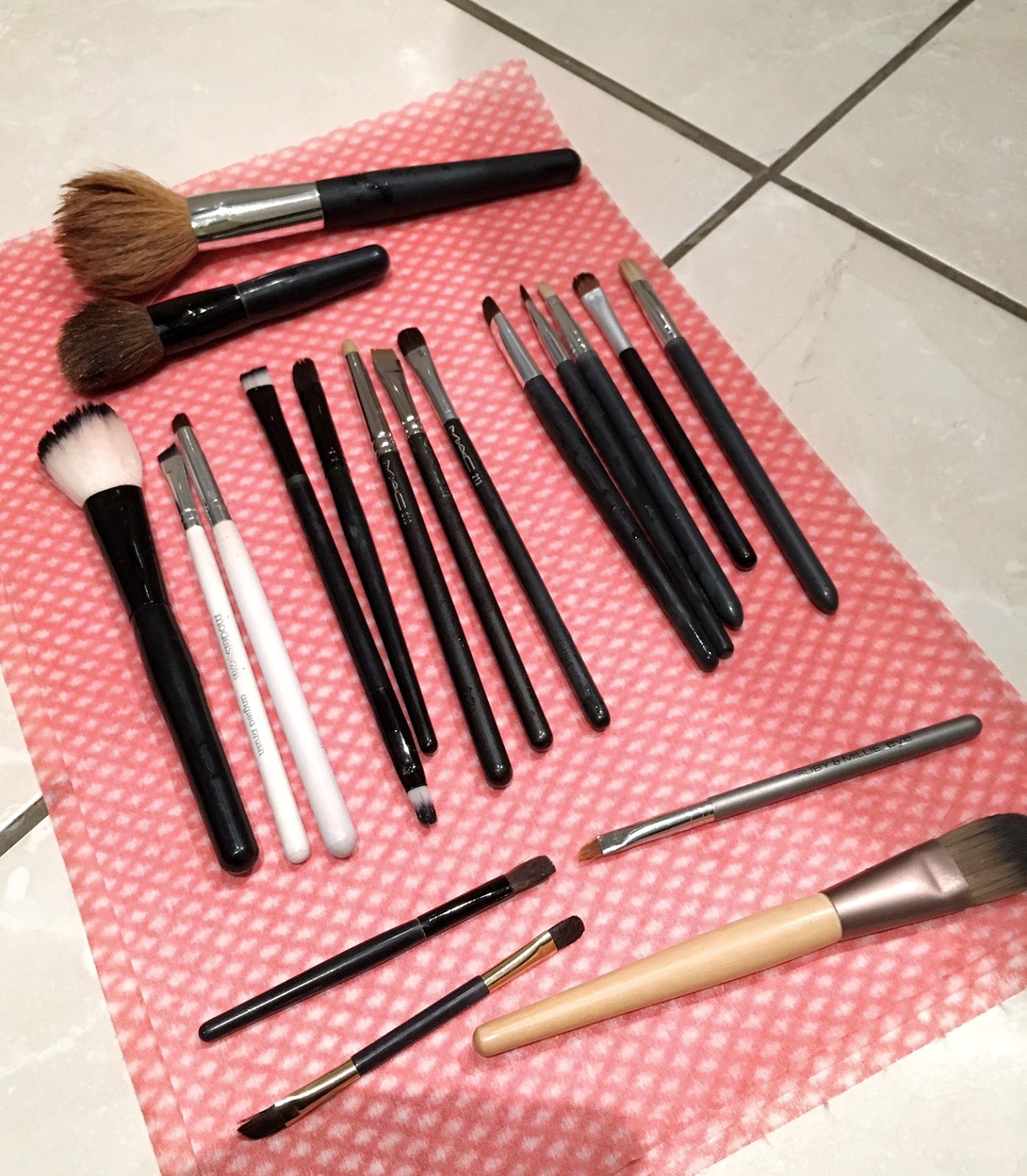 Why I'm Washing My Makeup Brushes!