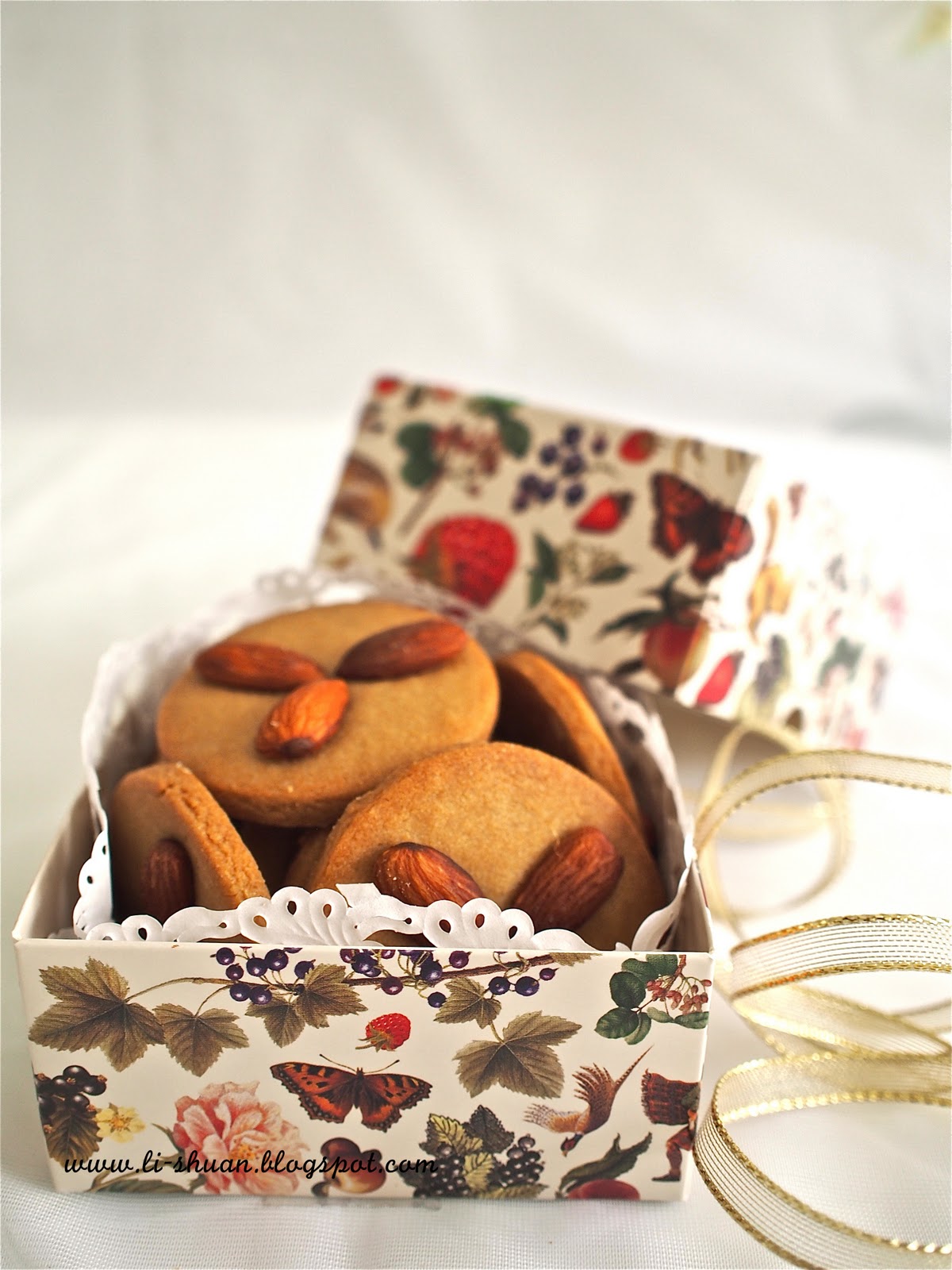 Helena's Kitchen Peanut Butter and Almond Cookies