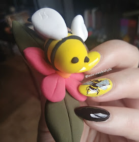 abeja de jumpingclay y nail art de abejorro