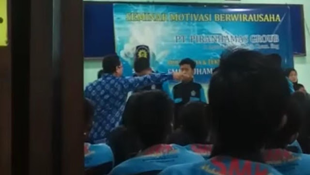 Ini Motivator yang Tempeleng Pelajar SMK di Malang Saat Seminar Ini Motivator yang Tempeleng Pelajar SMK di Malang Saat Seminar