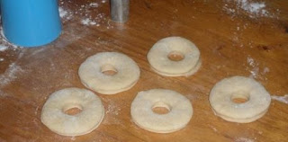 افضل طريقة لصنع الدونات في المنزل Donuts1
