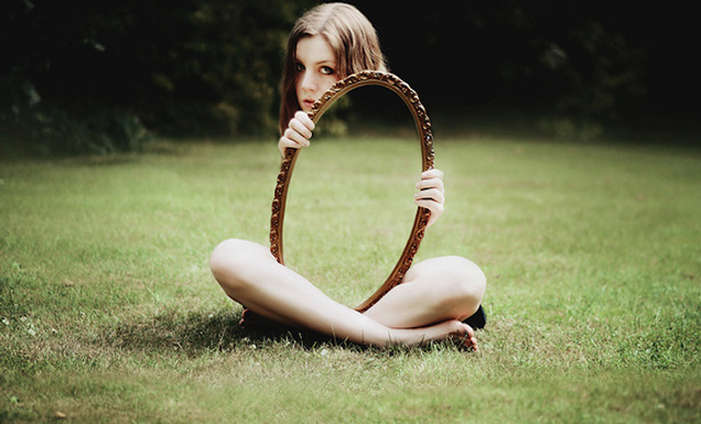 El Mundo que te Rodea es un Reflejo, un Espejo que Muestra la Persona que Eres