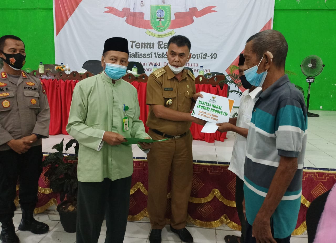 Lanjutkan Kunker ke Kecamatan Serasan, Bupati Natuna Minta Masyarakat Untuk Tidak Takut Divaksin Lanjutkan Kunker ke Kecamatan Serasan, Bupati Natuna Minta Masyarakat Untuk Tidak Takut Divaksin