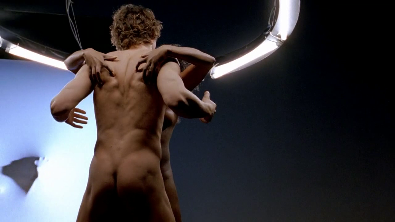 Michiel Huisman nude in Phileine zegt sorry.