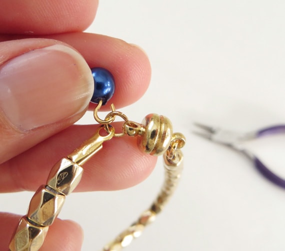 How to Make a Simple DIY Birthstone Bracelet
