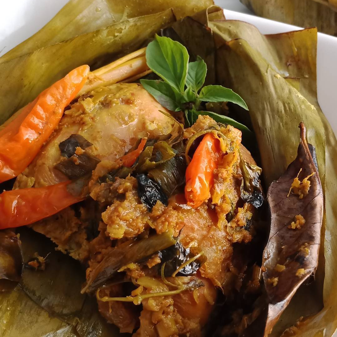 Pepes Ayam Bumbu Kuning Image